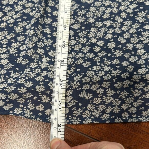 Boheme Short Sleeve V Neck Blue and White Floral Blouse Size Small - Picture 6 of 7